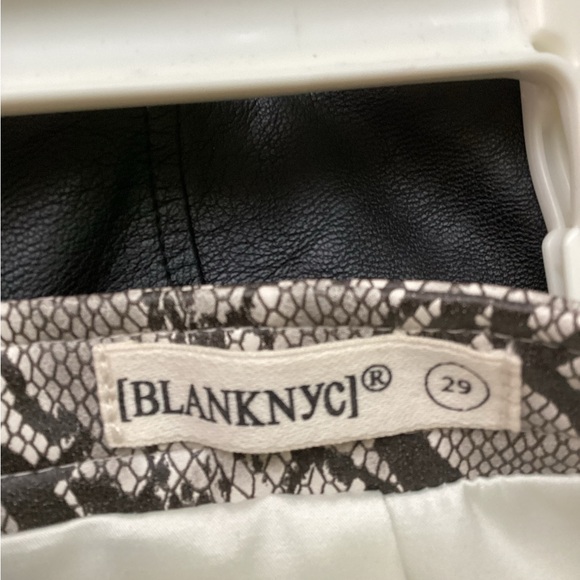 Blank NYC Snakeskin Faux Leather Zippered Mini Skirt, size 29, NWT - Picture 6 of 6